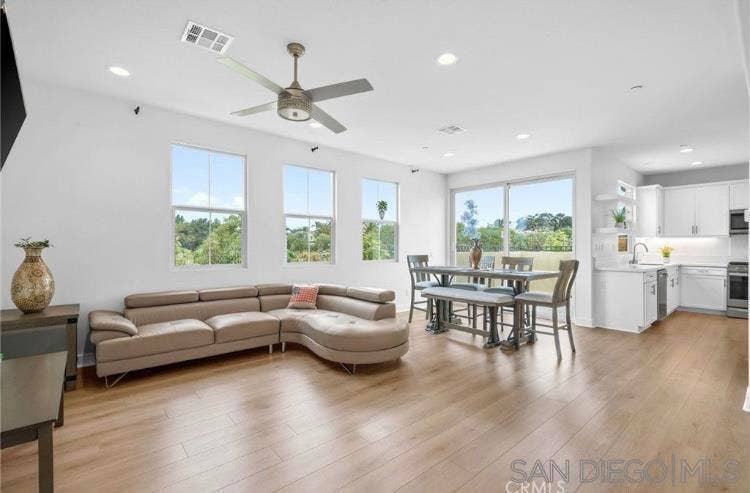 4382 Pacifica Way, #1, Oceanside, CA 92056 4382 Pacifica Way, #1, Oceanside, CA 92056