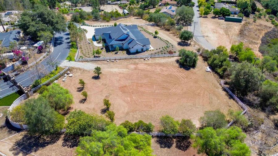 Property photo for 6100 Twin Country Lane, Fallbrook, CA