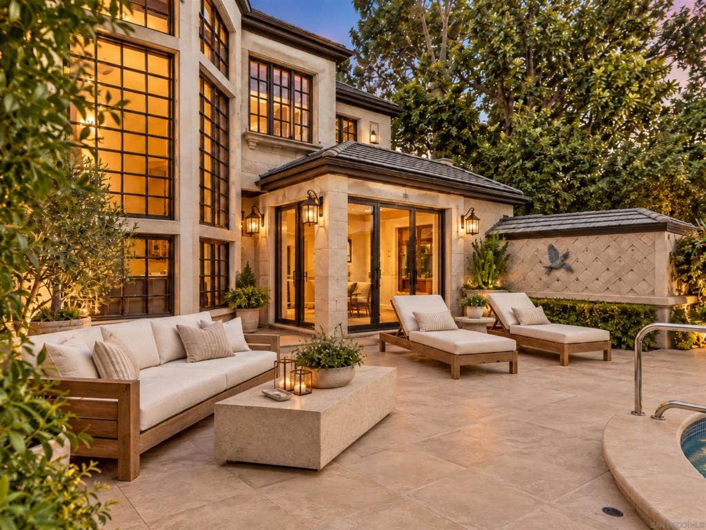 519 1st Street, Coronado, CA 92118 https://zimg.paragon.ice.com/ParagonImages/Property/PA/SDMLS/-535565/10/120/90/0ab9849c86fc5a5990388d3439f4393b/3/32c061ac8465ce1fd4d8e23d4d01d9d3/-535565-333a257c-f93e-43a1-ba91-30a2ad6e0740.JPG