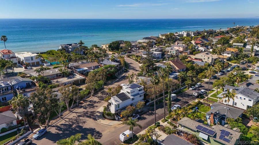 Property photo for 440 La Mesa Ave, Encinitas, CA
