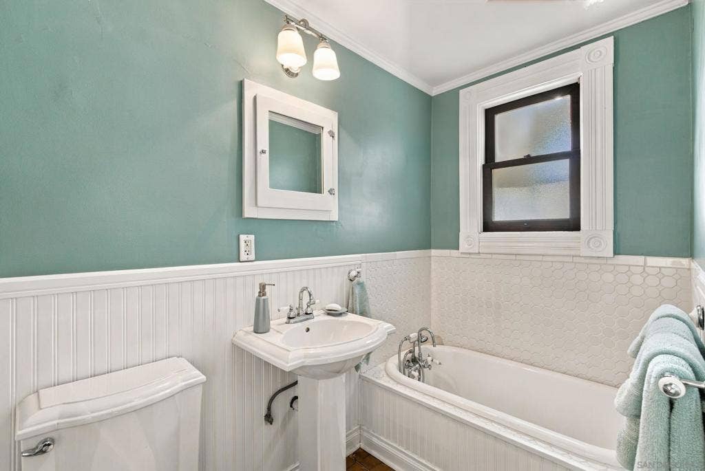 2163 Brant St, San Diego, CA 92101 Bathroom