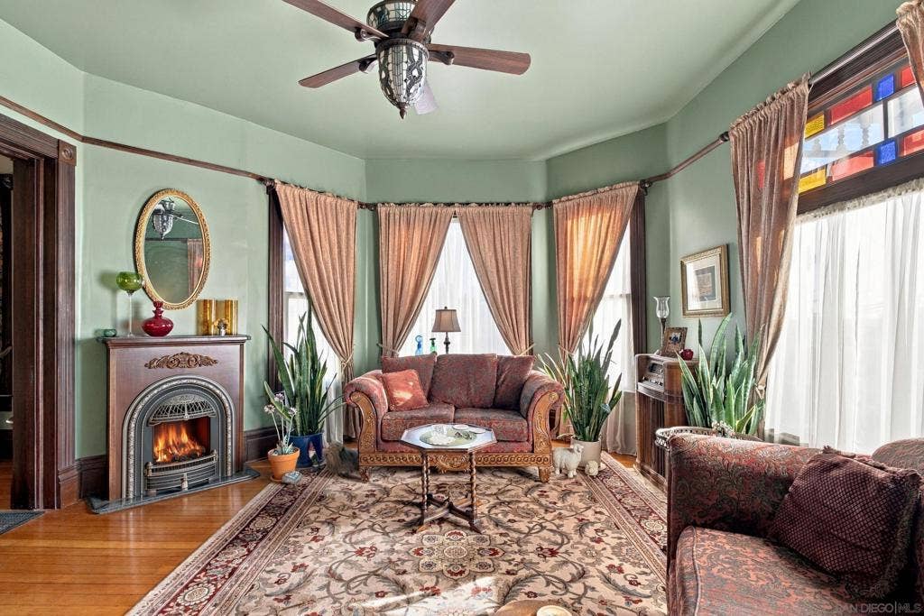 2163 Brant St, San Diego, CA 92101 Living Room