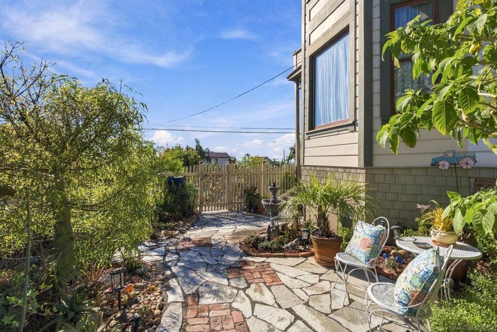 2163 Brant St, San Diego, CA 92101 2163 Brant St, San Diego, CA 92101