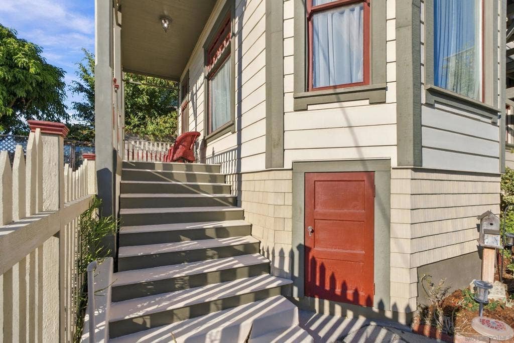 2163 Brant St, San Diego, CA 92101 Entry