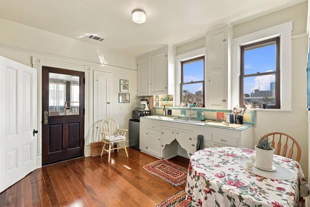 2163 Brant St, San Diego, CA 92101 2163 Brant St, San Diego, CA 92101