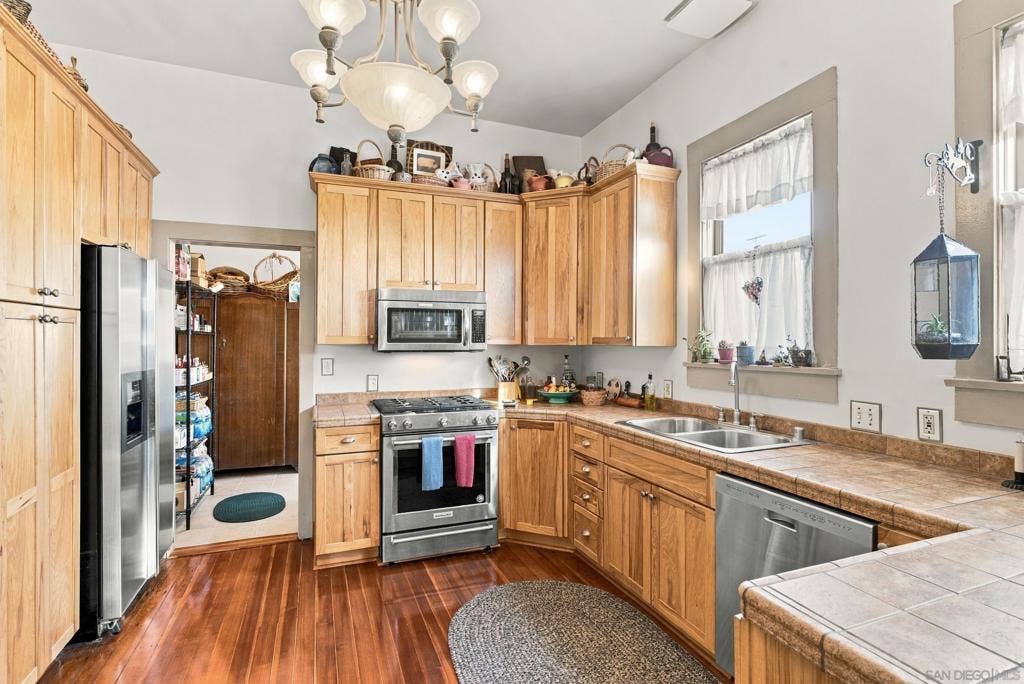 2163 Brant St, San Diego, CA 92101 2163 Brant St, San Diego, CA 92101