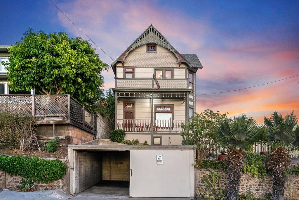 2163 Brant St, San Diego, CA 92101 Garage