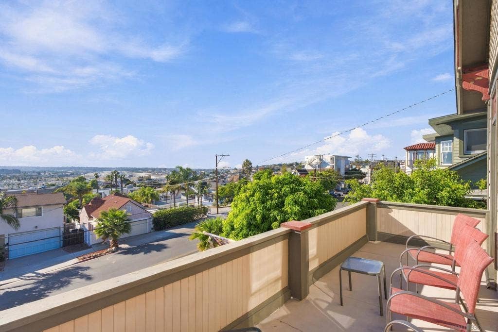 2163 Brant St, San Diego, CA 92101 Balcony