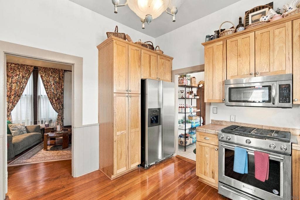 2163 Brant St, San Diego, CA 92101 2163 Brant St, San Diego, CA 92101