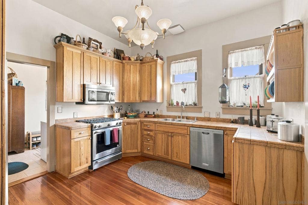 2163 Brant St, San Diego, CA 92101 Kitchen