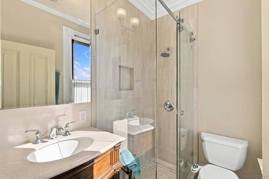 2163 Brant St, San Diego, CA 92101 Bathroom