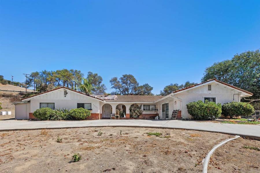 Property photo for 3950 Hellers Bend, Fallbrook, CA