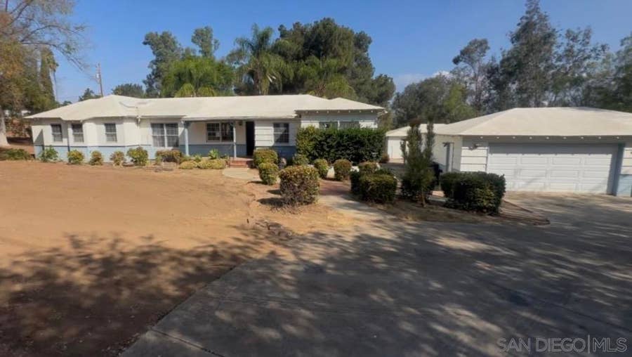 Property photo for 2702 Mountain View Dr, Escondido, CA
