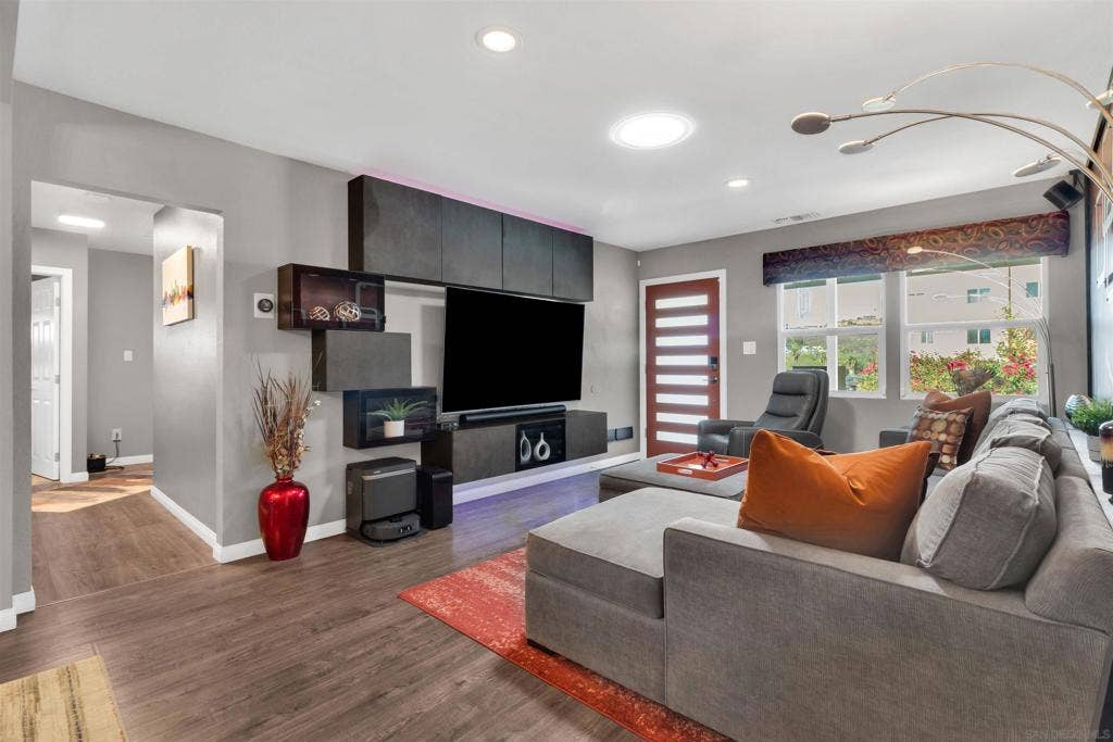 8127 Golden Ave, Lemon Grove, CA 91945 8127 Golden Ave, Lemon Grove, CA 91945