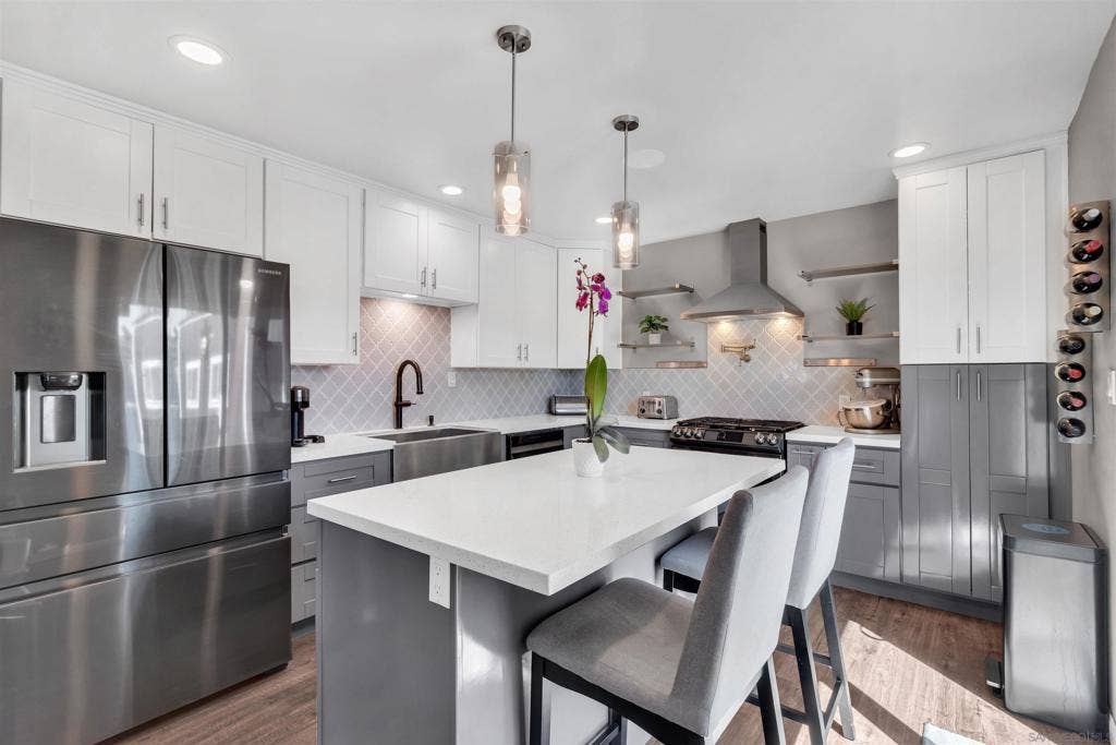 8127 Golden Ave, Lemon Grove, CA 91945 8127 Golden Ave, Lemon Grove, CA 91945