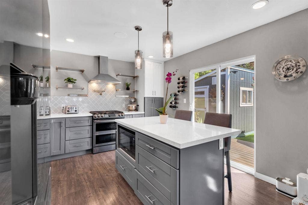 8127 Golden Ave, Lemon Grove, CA 91945 8127 Golden Ave, Lemon Grove, CA 91945
