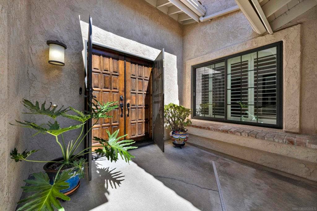 15636 Via Calanova, San Diego, CA 92128 15636 Via Calanova, San Diego, CA 92128