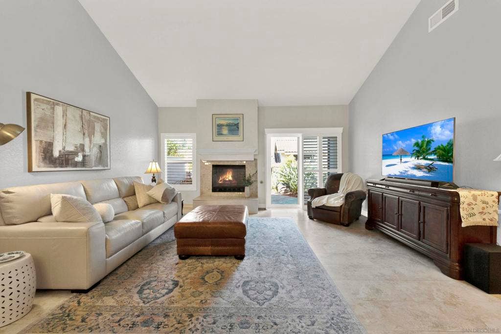 15636 Via Calanova, San Diego, CA 92128 15636 Via Calanova, San Diego, CA 92128