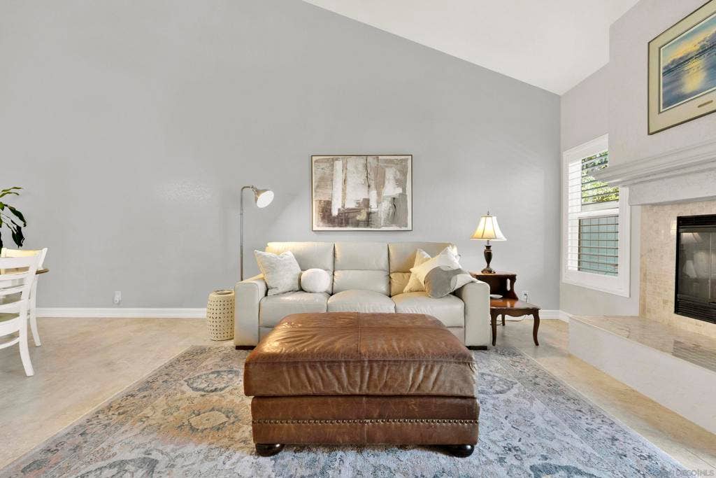 15636 Via Calanova, San Diego, CA 92128 15636 Via Calanova, San Diego, CA 92128
