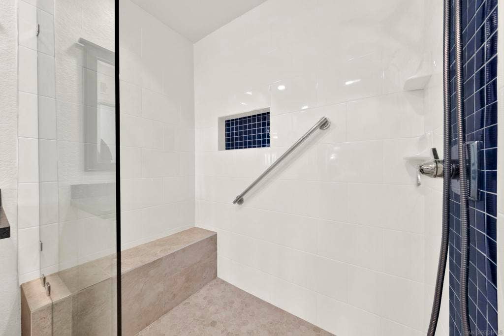 15636 Via Calanova, San Diego, CA 92128 15636 Via Calanova, San Diego, CA 92128