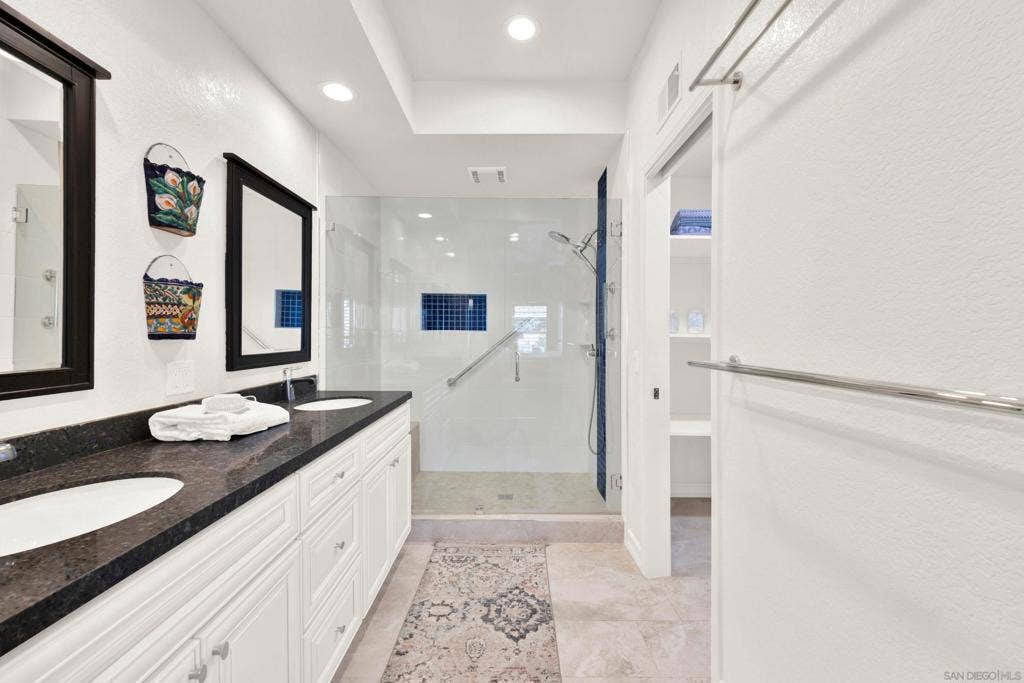 15636 Via Calanova, San Diego, CA 92128 15636 Via Calanova, San Diego, CA 92128