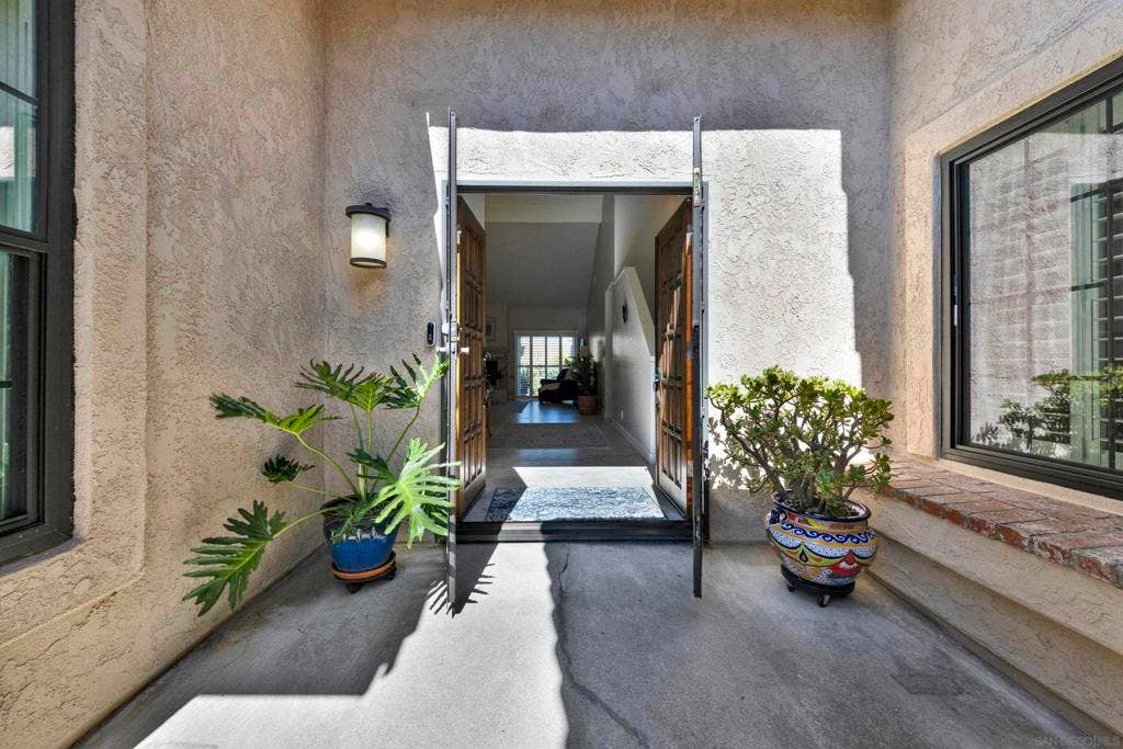 15636 Via Calanova, San Diego, CA 92128 15636 Via Calanova, San Diego, CA 92128