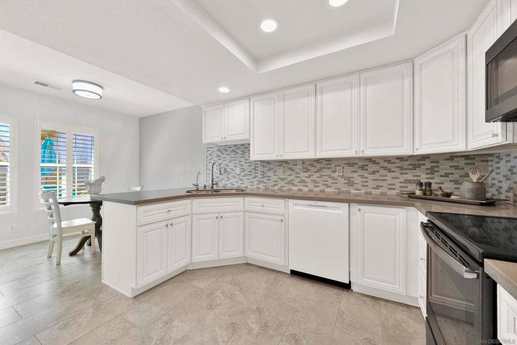 15636 Via Calanova, San Diego, CA 92128 15636 Via Calanova, San Diego, CA 92128