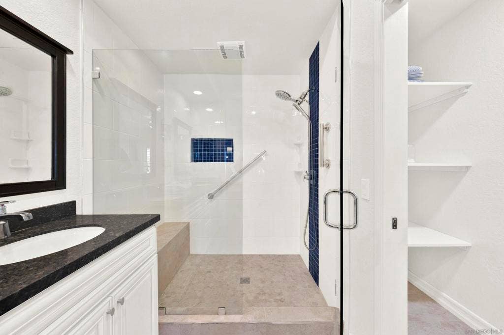 15636 Via Calanova, San Diego, CA 92128 15636 Via Calanova, San Diego, CA 92128