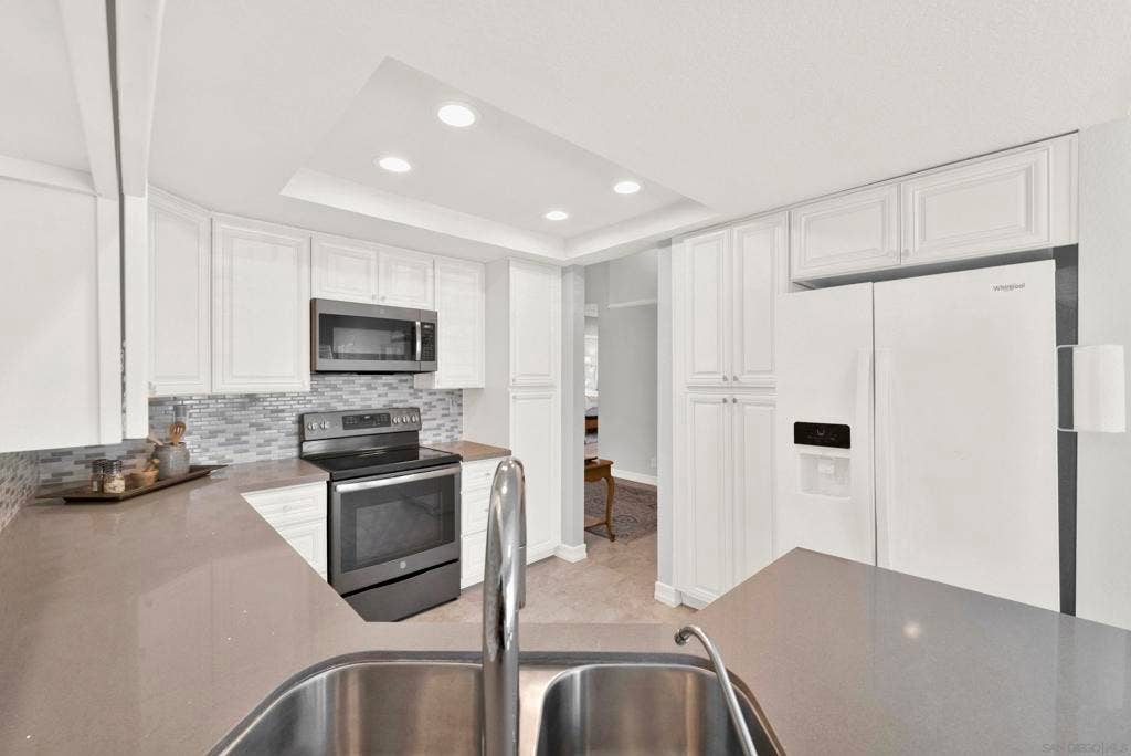 15636 Via Calanova, San Diego, CA 92128 15636 Via Calanova, San Diego, CA 92128