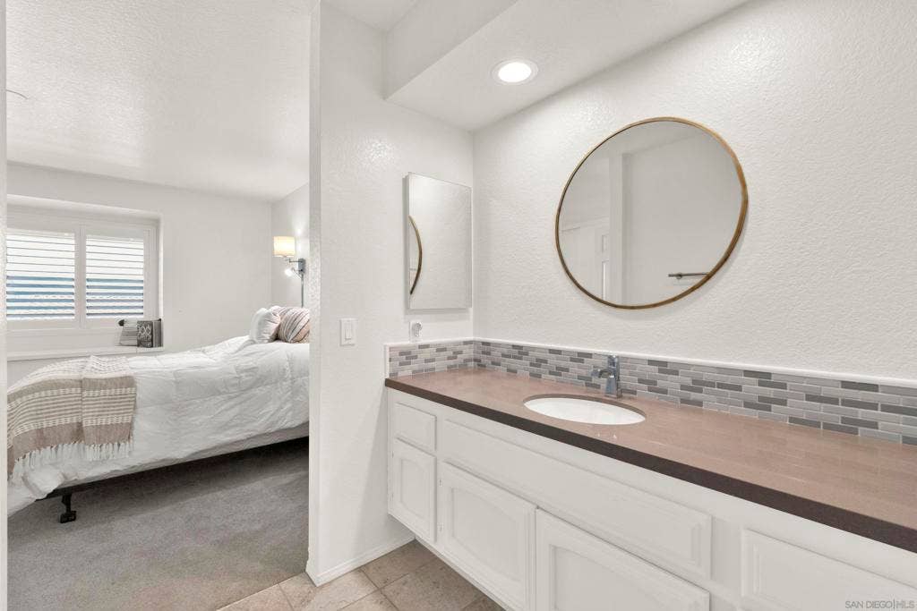 15636 Via Calanova, San Diego, CA 92128 15636 Via Calanova, San Diego, CA 92128
