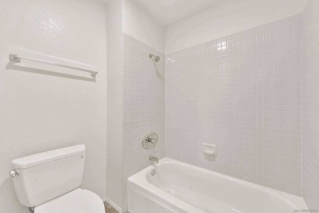 15636 Via Calanova, San Diego, CA 92128 15636 Via Calanova, San Diego, CA 92128