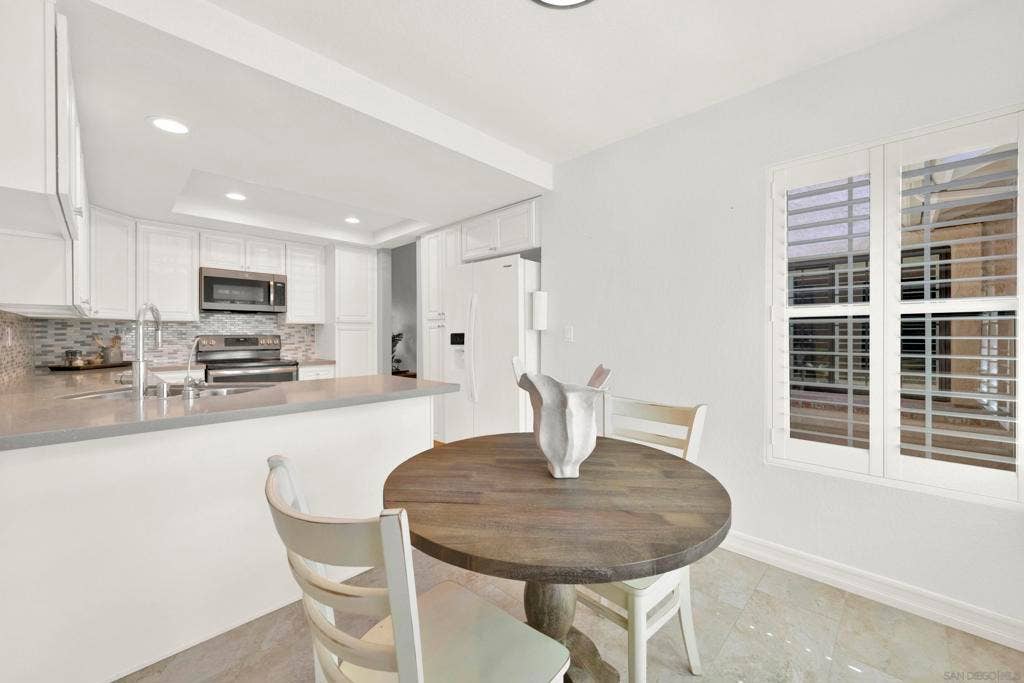 15636 Via Calanova, San Diego, CA 92128 15636 Via Calanova, San Diego, CA 92128