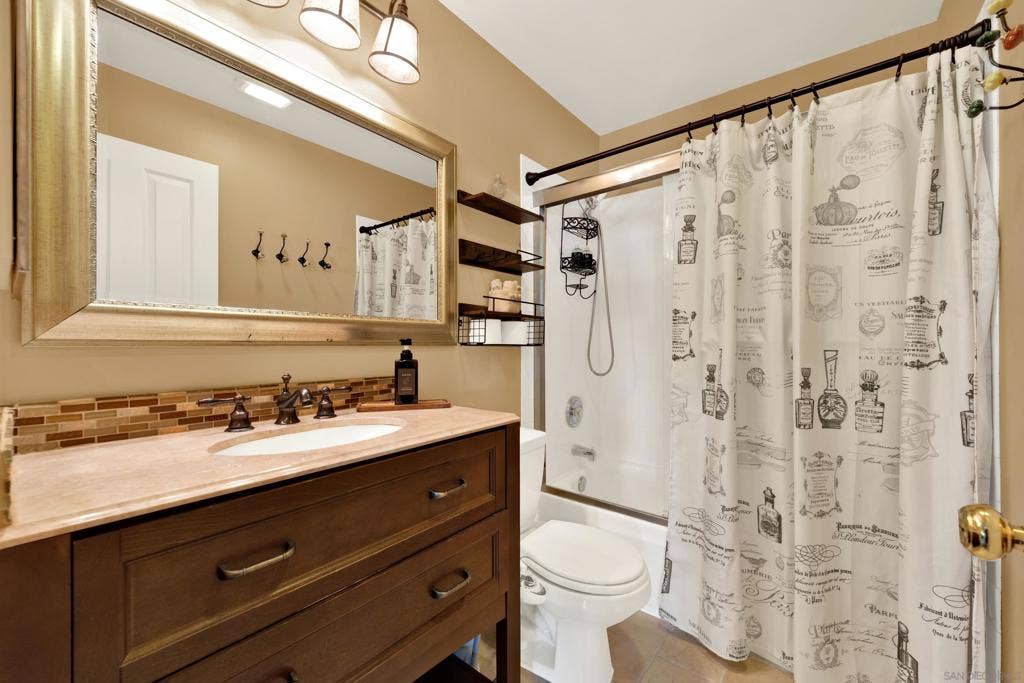 12079 World Trade Dr, #4, San Diego, CA 92128