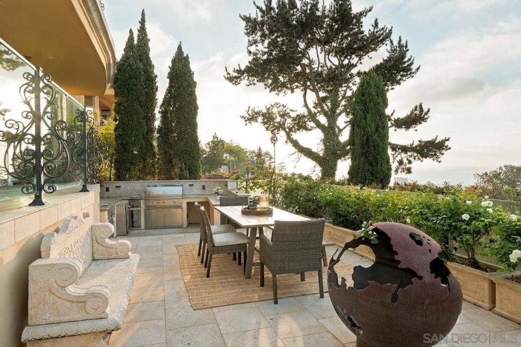 1718 Valdes, La Jolla, CA 92037 1718 Valdes, La Jolla, CA 92037