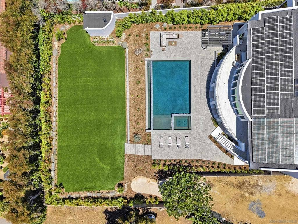 8308 Calle Del Cielo, La Jolla, CA 92037 8308 Calle Del Cielo, La Jolla, CA 92037