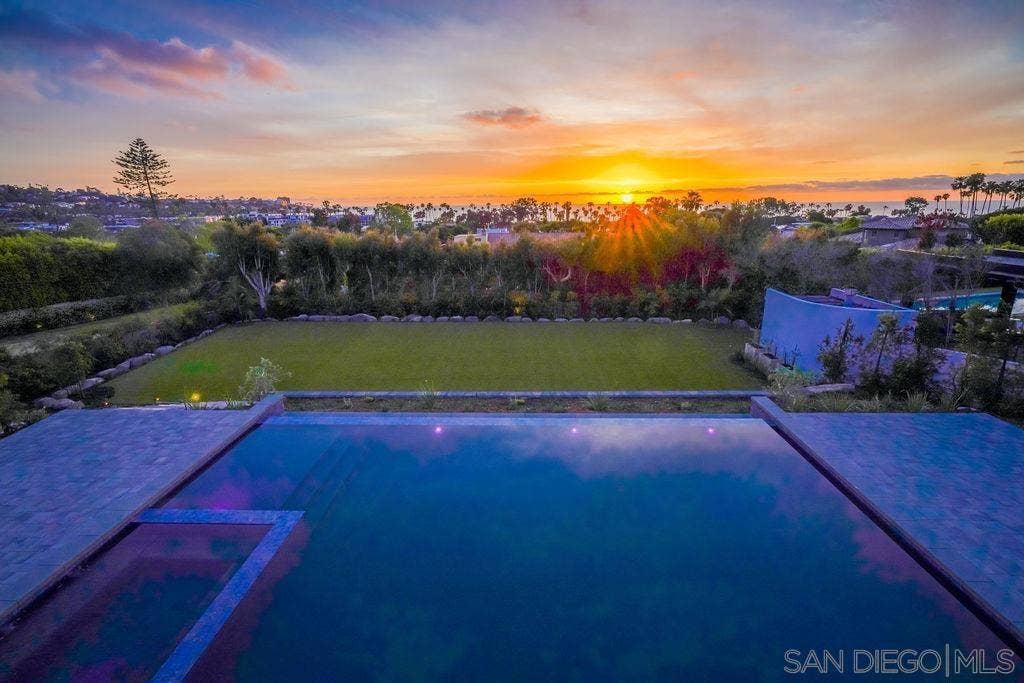 8308 Calle Del Cielo, La Jolla, CA 92037 8308 Calle Del Cielo, La Jolla, CA 92037