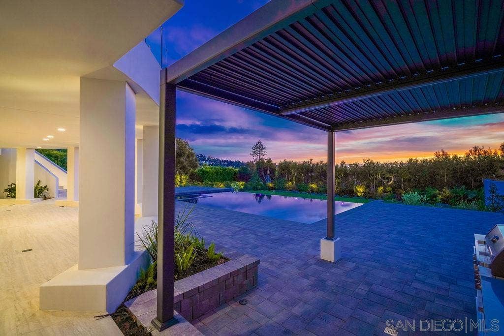8308 Calle Del Cielo, La Jolla, CA 92037 8308 Calle Del Cielo, La Jolla, CA 92037