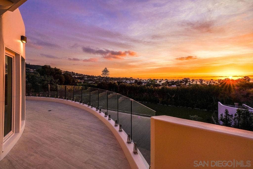 8308 Calle Del Cielo, La Jolla, CA 92037 8308 Calle Del Cielo, La Jolla, CA 92037