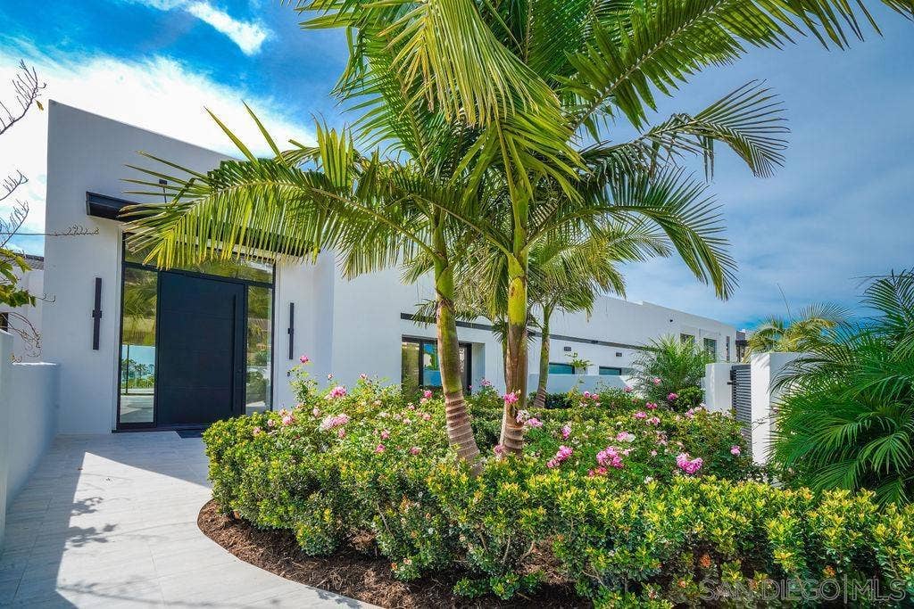 8308 Calle Del Cielo, La Jolla, CA 92037 8308 Calle Del Cielo, La Jolla, CA 92037