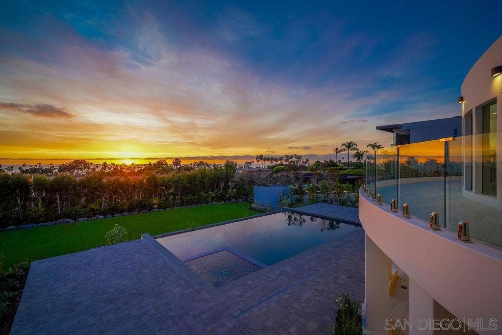 8308 Calle Del Cielo, La Jolla, CA 92037 8308 Calle Del Cielo, La Jolla, CA 92037