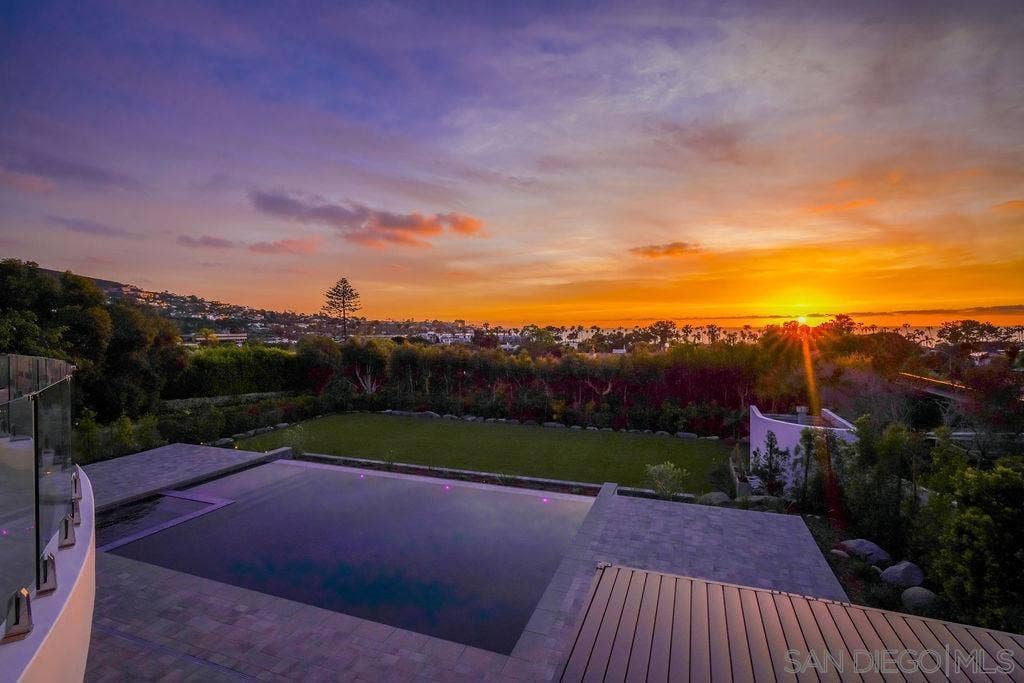 8308 Calle Del Cielo, La Jolla, CA 92037 8308 Calle Del Cielo, La Jolla, CA 92037
