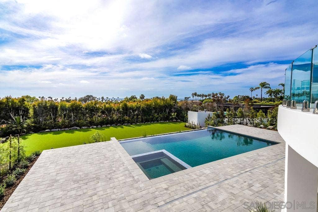 8308 Calle Del Cielo, La Jolla, CA 92037 8308 Calle Del Cielo, La Jolla, CA 92037