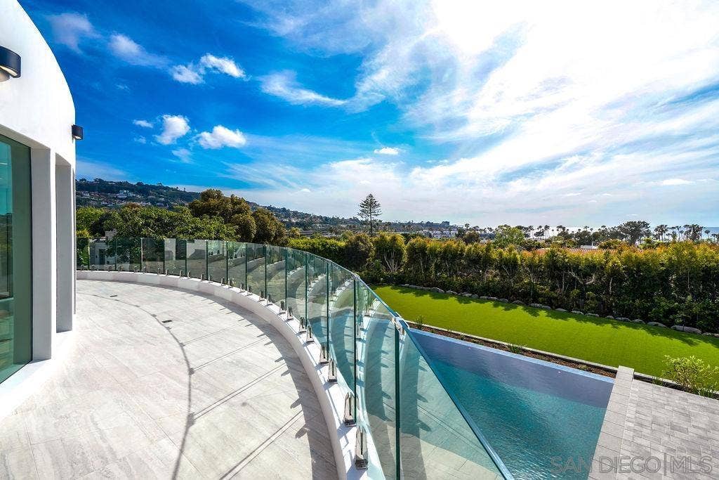 8308 Calle Del Cielo, La Jolla, CA 92037 8308 Calle Del Cielo, La Jolla, CA 92037