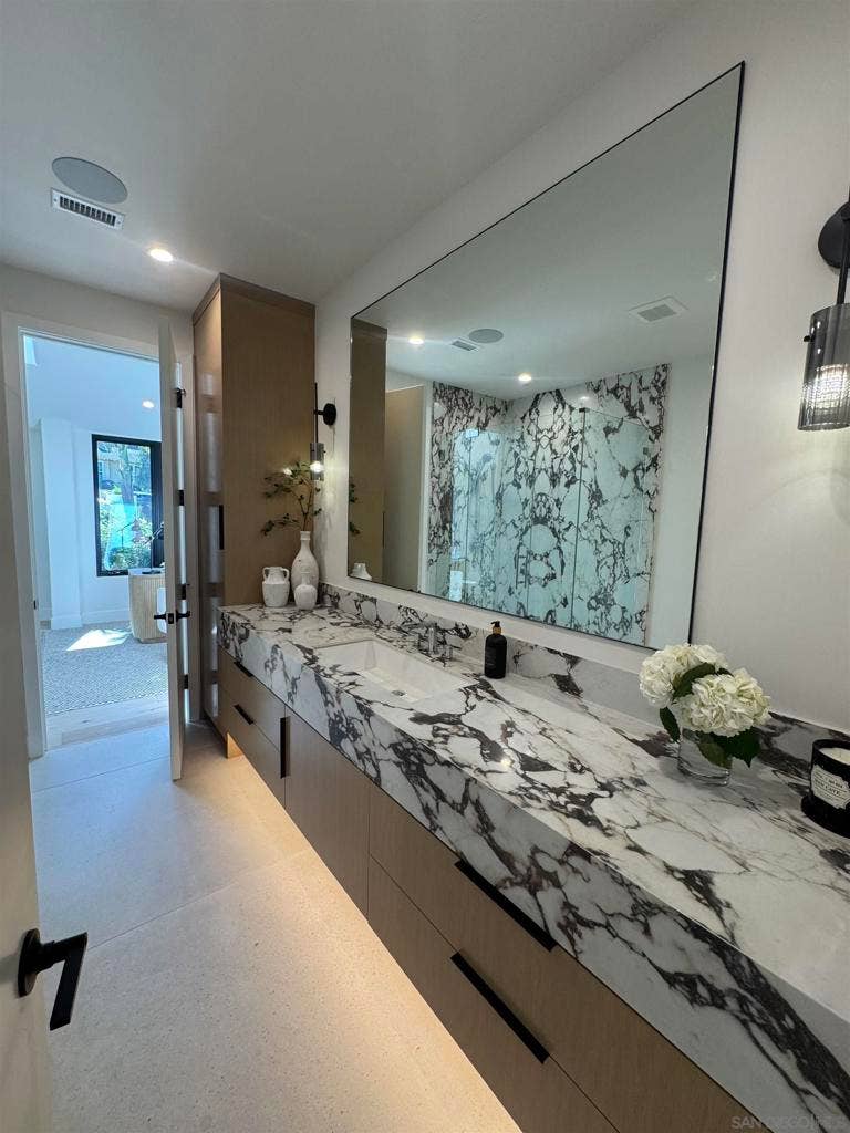 8308 Calle Del Cielo, La Jolla, CA 92037 8308 Calle Del Cielo, La Jolla, CA 92037