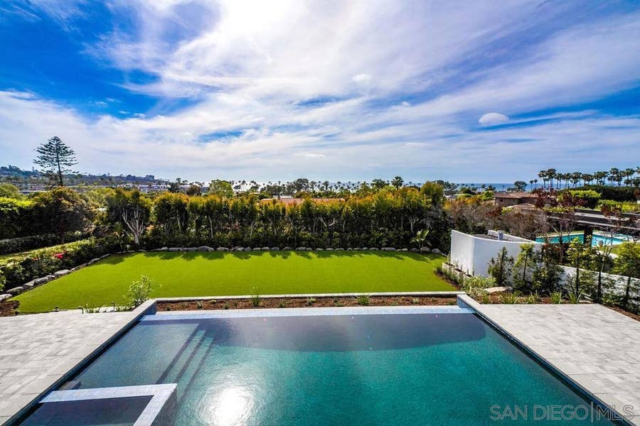 Property photo for 8308 Calle Del Cielo, La Jolla, CA