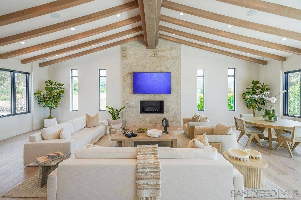8308 Calle Del Cielo, La Jolla, CA 92037 8308 Calle Del Cielo, La Jolla, CA 92037