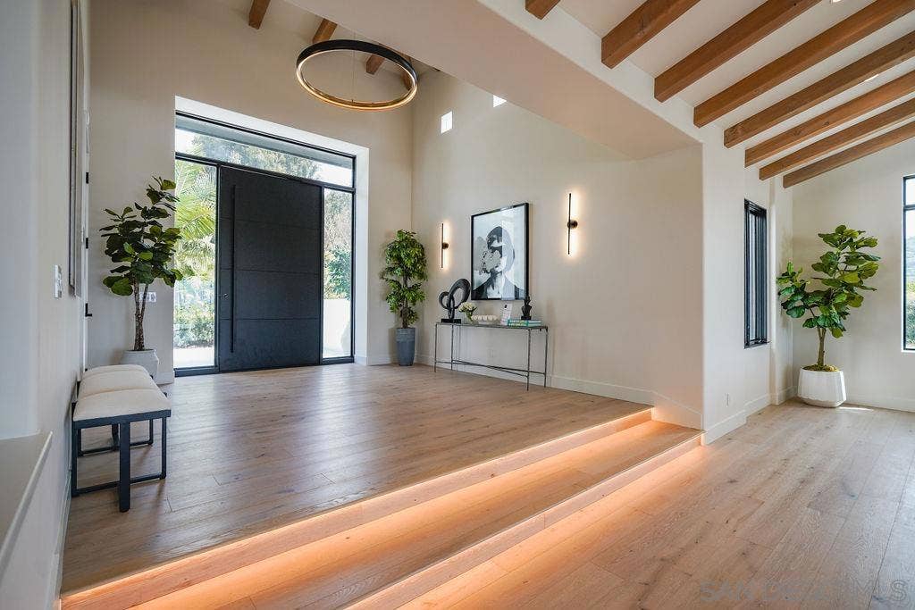 8308 Calle Del Cielo, La Jolla, CA 92037 8308 Calle Del Cielo, La Jolla, CA 92037
