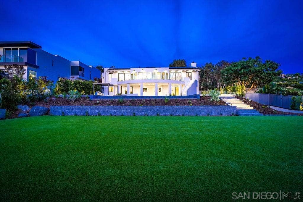 8308 Calle Del Cielo, La Jolla, CA 92037 8308 Calle Del Cielo, La Jolla, CA 92037