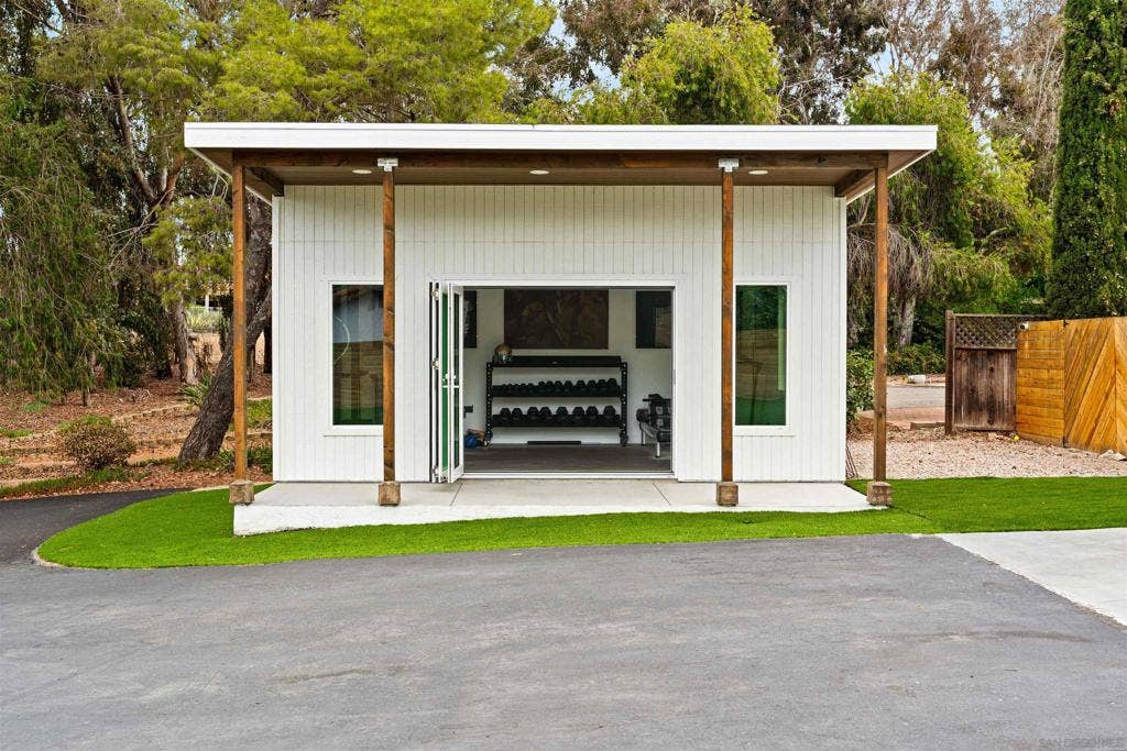 5762 Old Ranch Rd, Oceanside, CA 92057