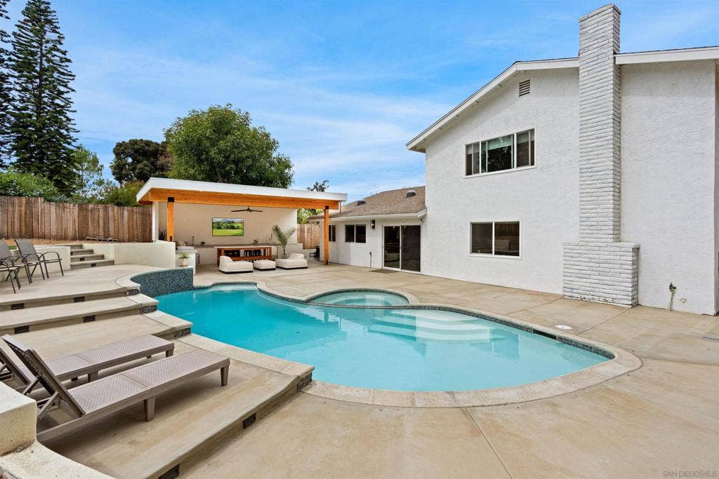 5762 Old Ranch Rd, Oceanside, CA 92057